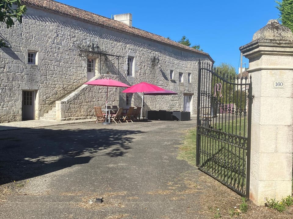 Gîte La Maison du Bonheur House in Nouvelle-Aquitaine