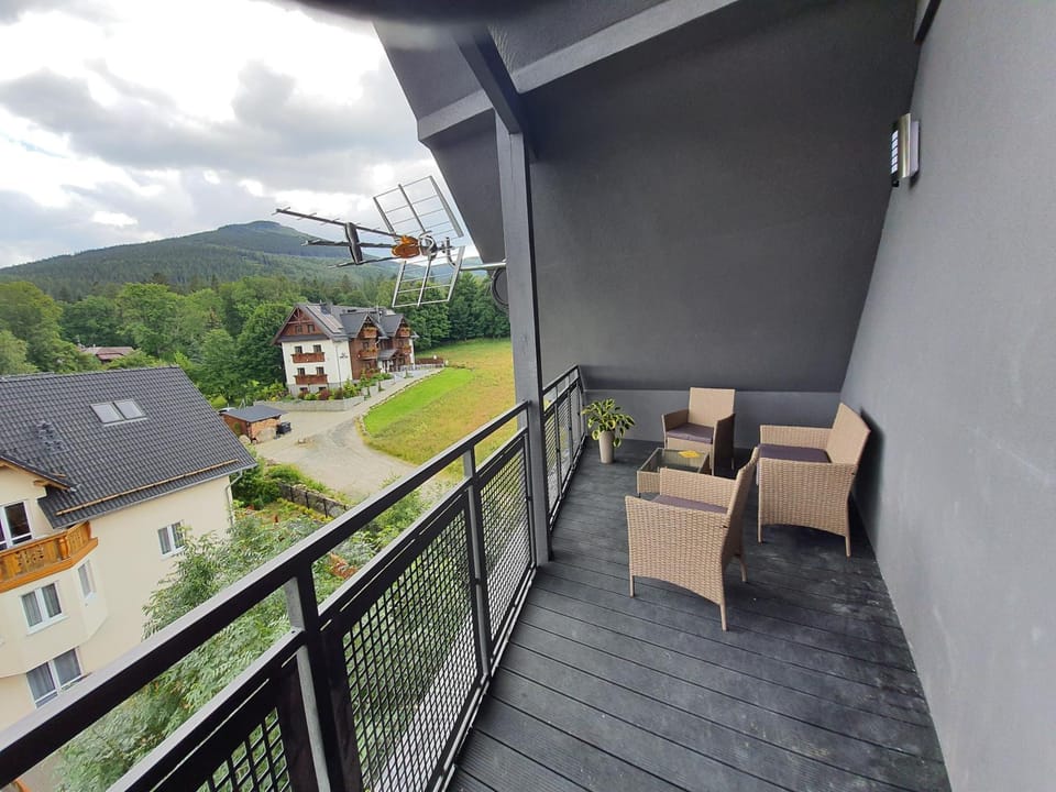 Balcony/Terrace, City view, Mountain view