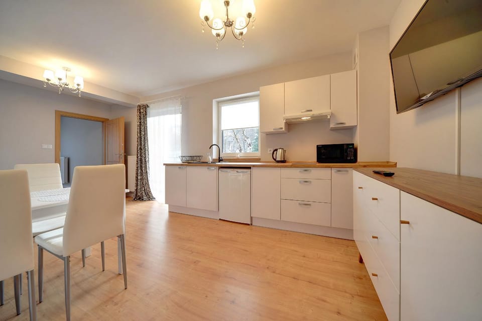 Kitchen or kitchenette, Dining area, Communal kitchen