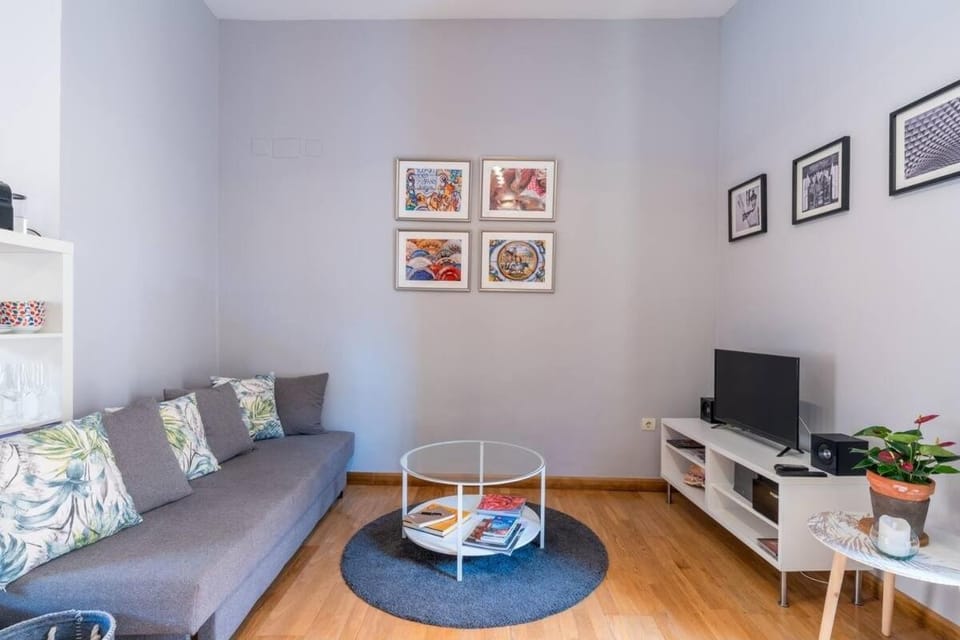 TV and multimedia, Balcony/Terrace, Living room, Quiet street view