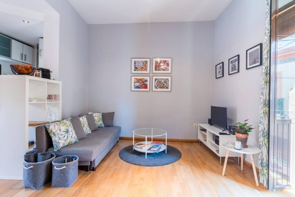 Living room, Photo of the whole room, Quiet street view