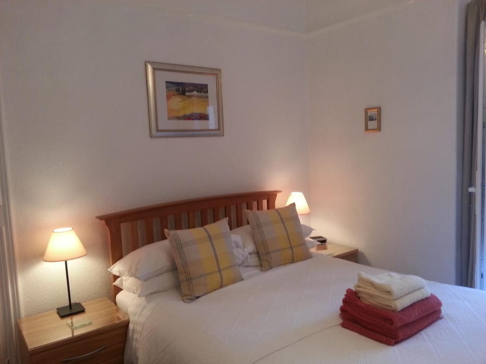 Montrose Guest House Bed and Breakfast in Minehead