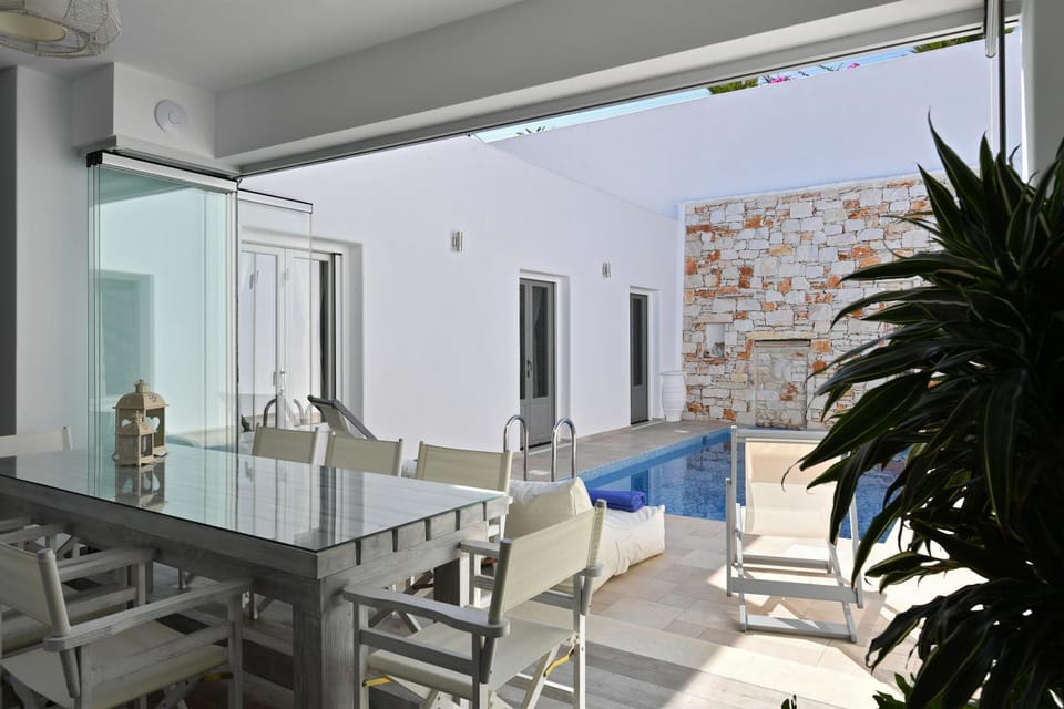 Restaurant/places to eat, Swimming pool