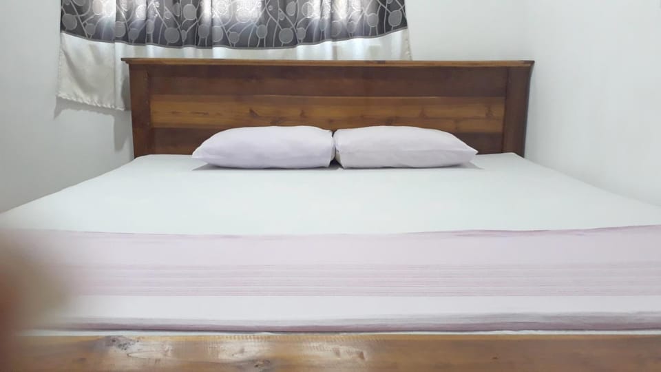 Roshan's Guest House Bed and Breakfast in Hikkaduwa
