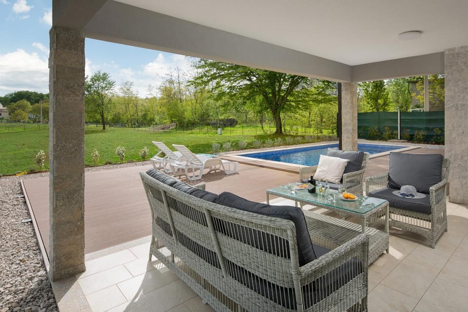 Balcony/Terrace, Beach, Swimming pool, Swimming pool