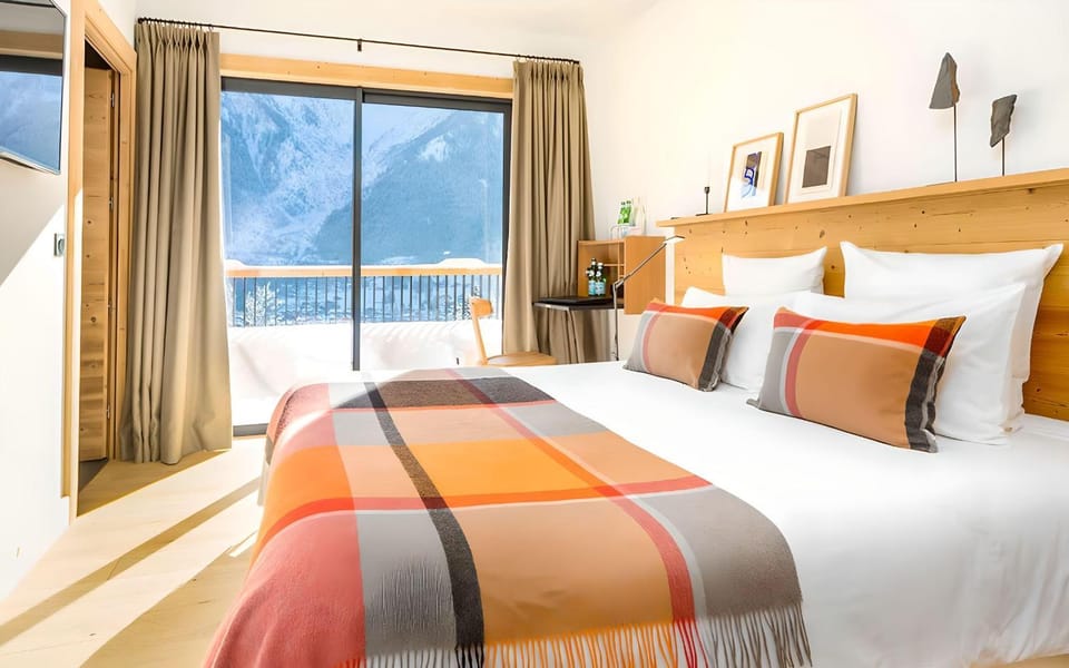 Bed, Photo of the whole room, Mountain view