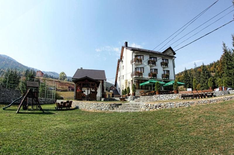 Property building, Day, Garden