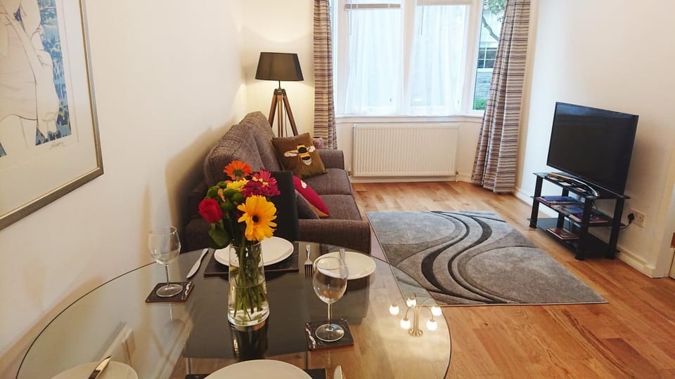 TV and multimedia, Living room, Seating area, Dining area, Area and facilities