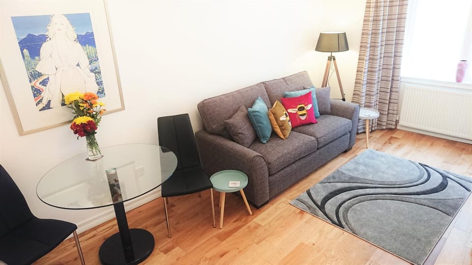 Day, Living room, Seating area, Dining area