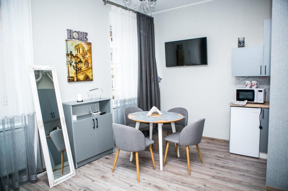 TV and multimedia, Kitchen or kitchenette, Dining area, minibar, stove