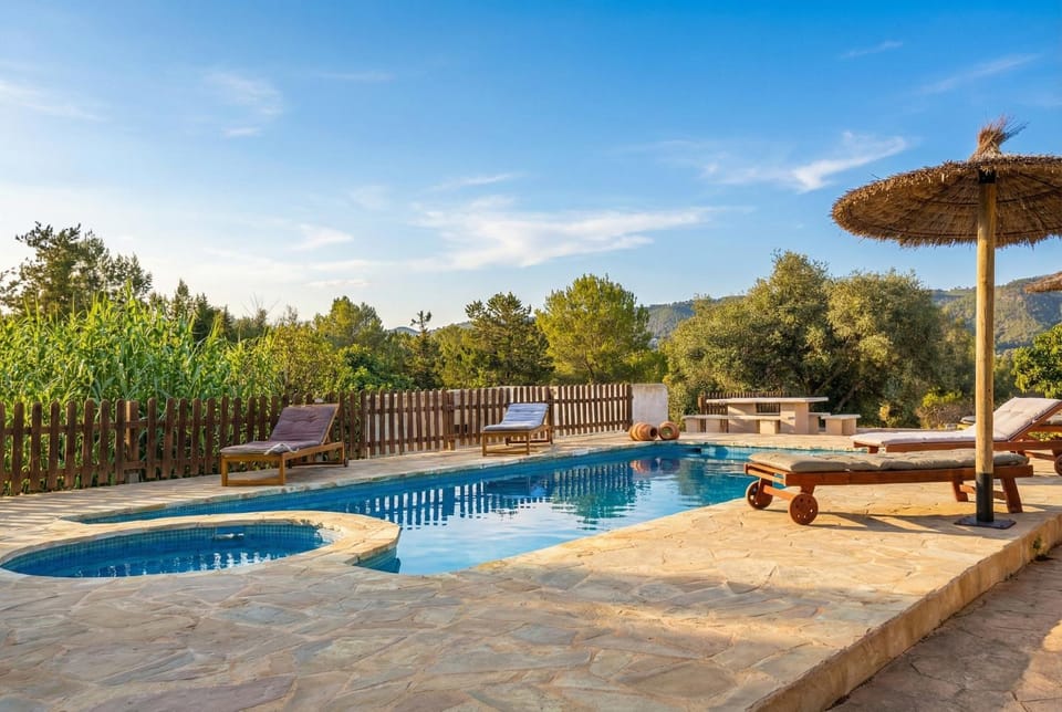 Garden view, Pool view, Swimming pool, sunbed