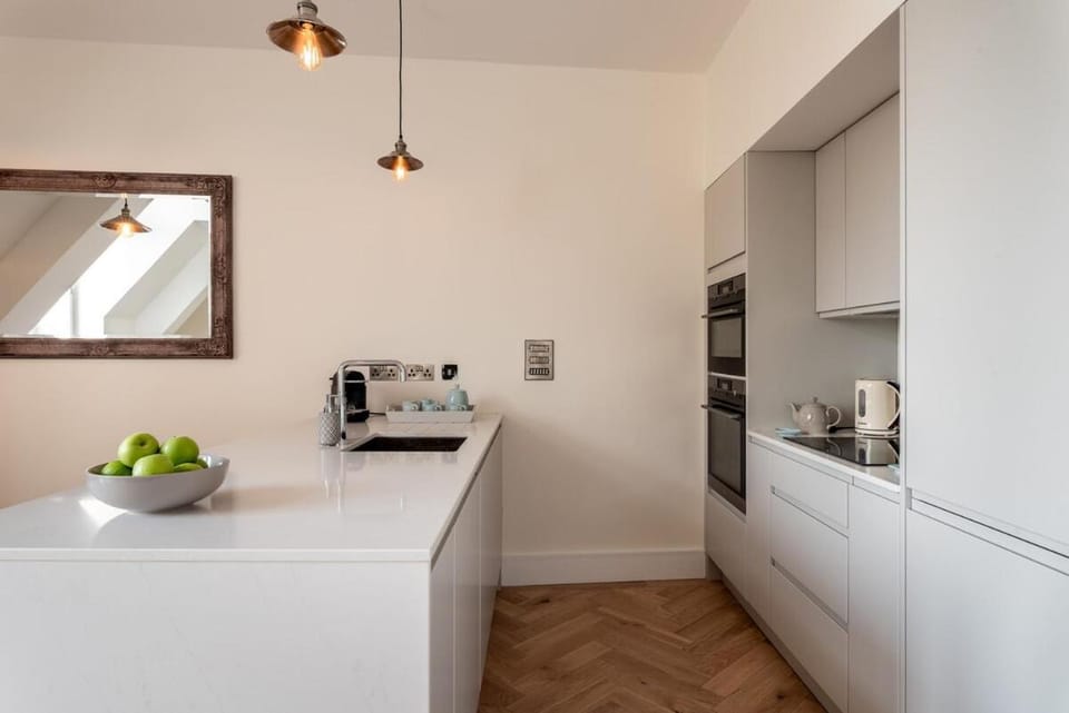 Cathedral View - An Exclusive Private Apartment on Cathedral Green, Exeter Apartment in Exeter