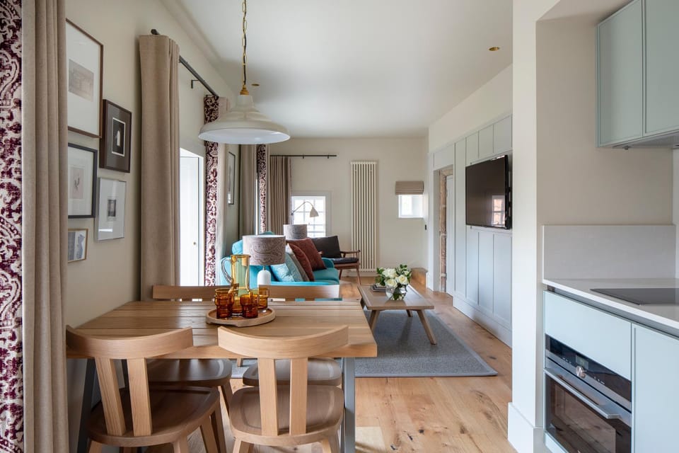 Seating area, Dining area
