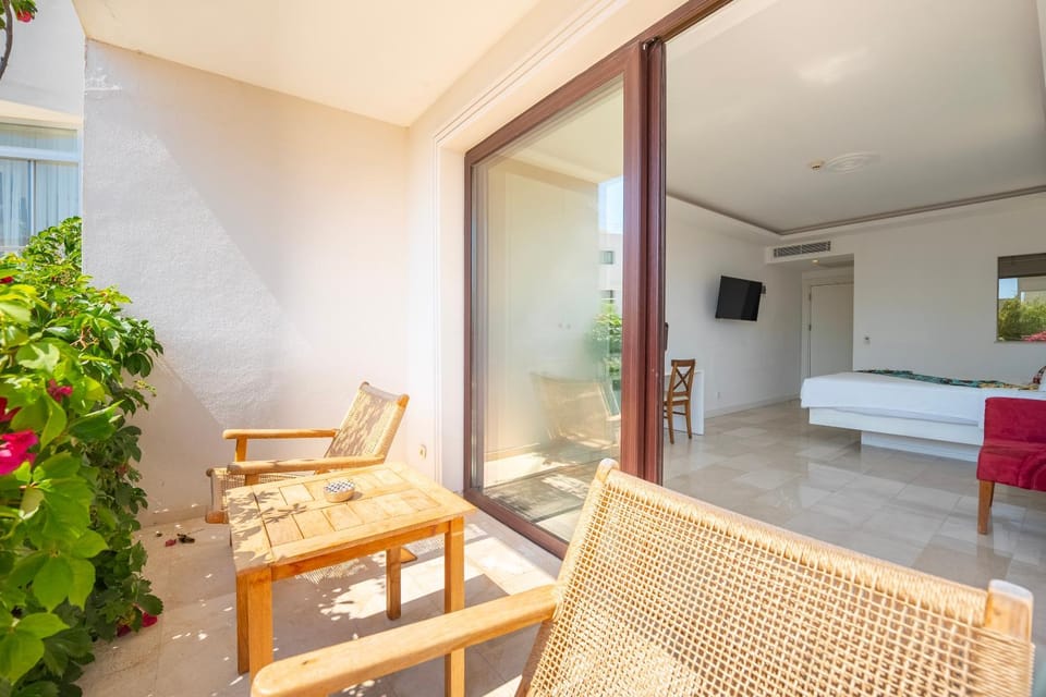 Balcony/Terrace, Photo of the whole room, Bedroom