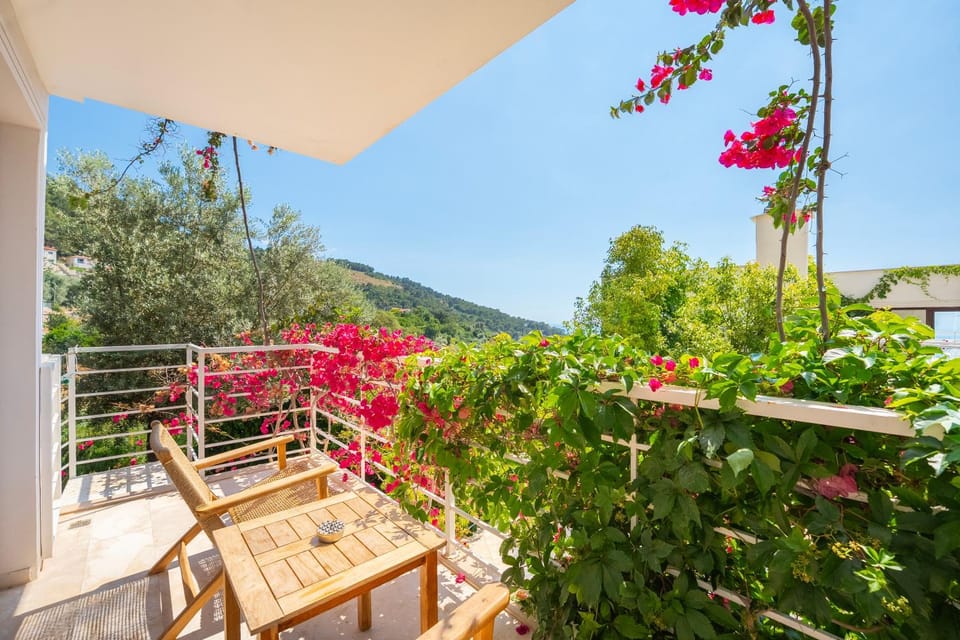 Natural landscape, Balcony/Terrace, Garden view, Mountain view