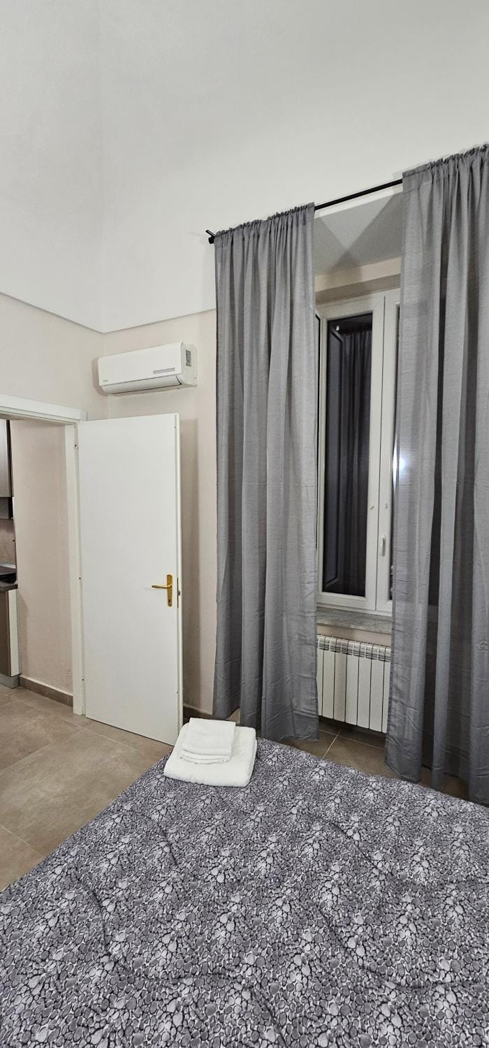Bed, Bedroom, internet, towels, air conditioner