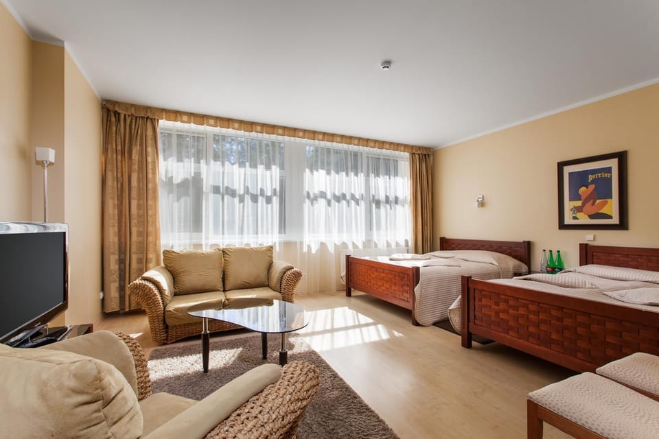 Day, Photo of the whole room, Photo of the whole room