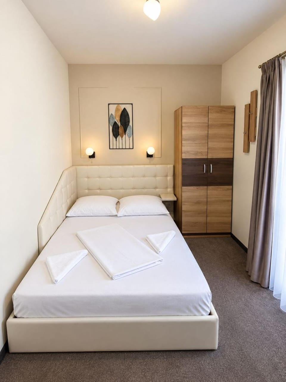 Bed, Photo of the whole room, wardrobe