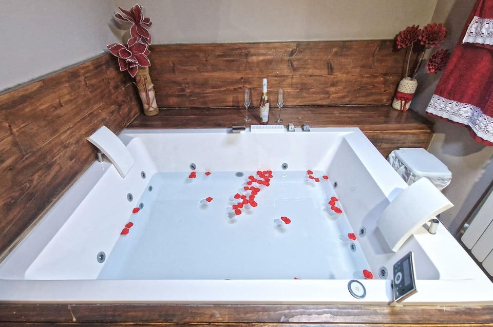 Hot Tub, Bath