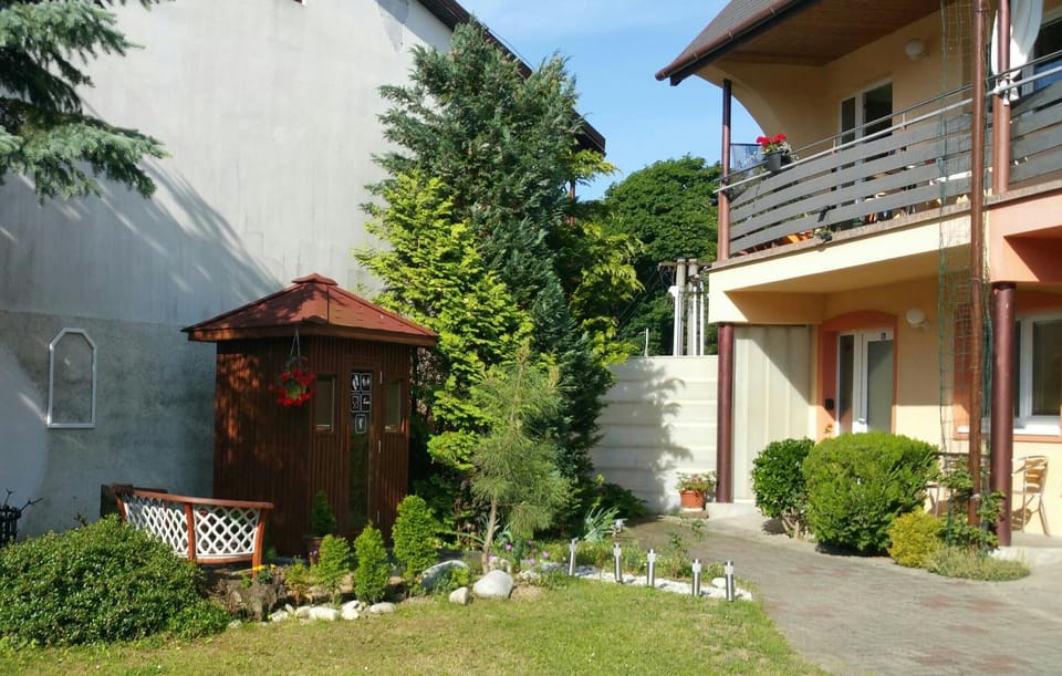 Balcony/Terrace, Area and facilities