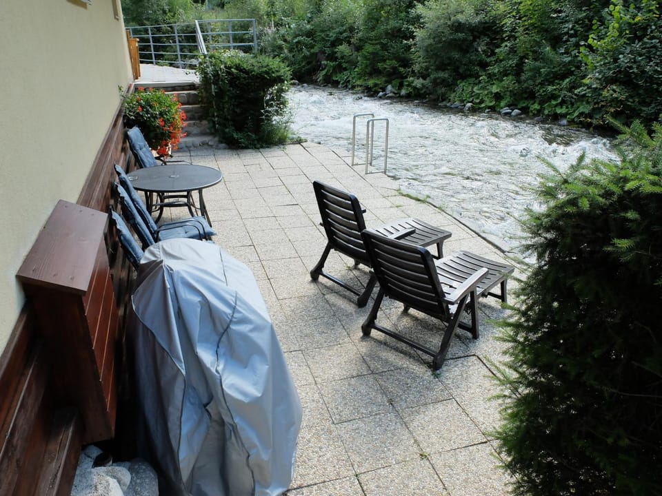 Property building, Seating area