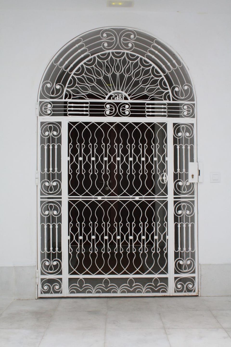 Decorative detail, Area and facilities