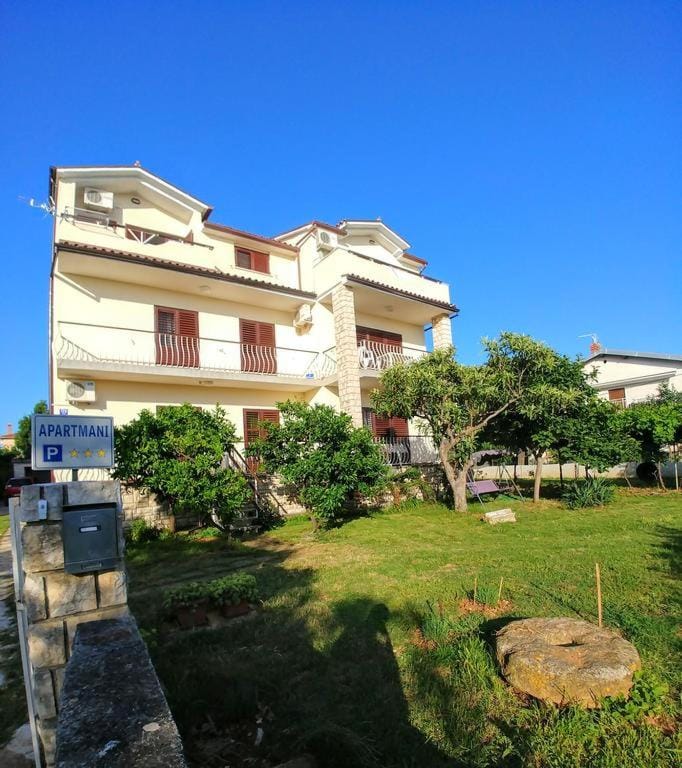 Facade/entrance, Garden view