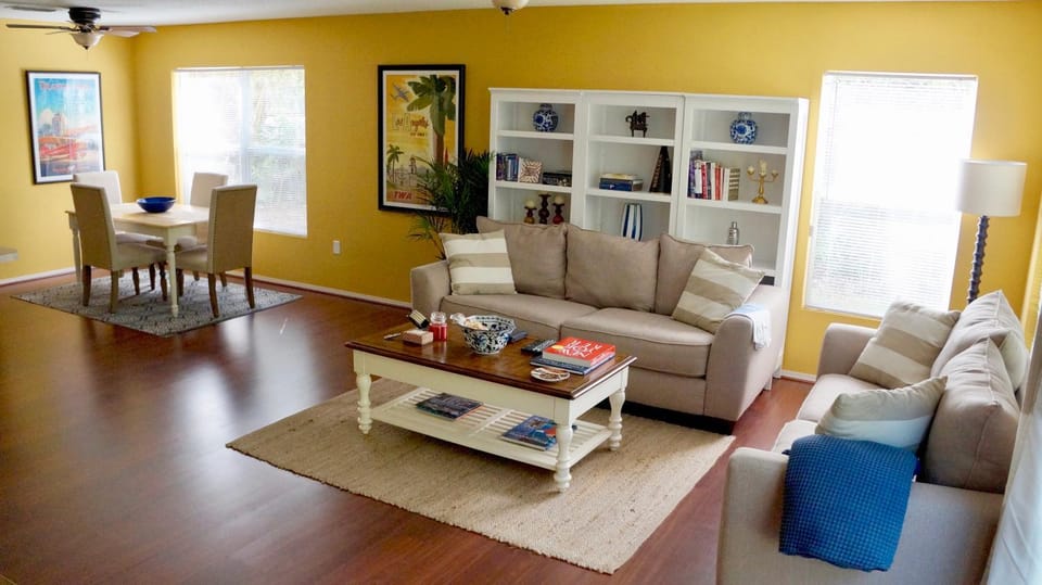 Library, Living room, Seating area