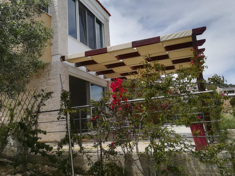 Property building, Facade/entrance, Balcony/Terrace