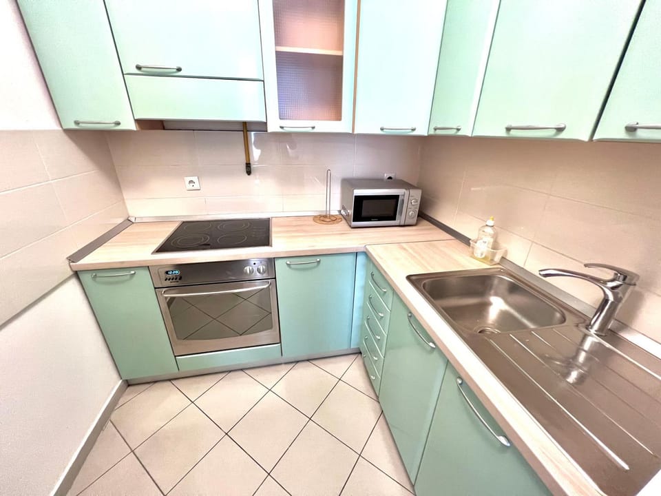 Kitchen or kitchenette, oven, stove