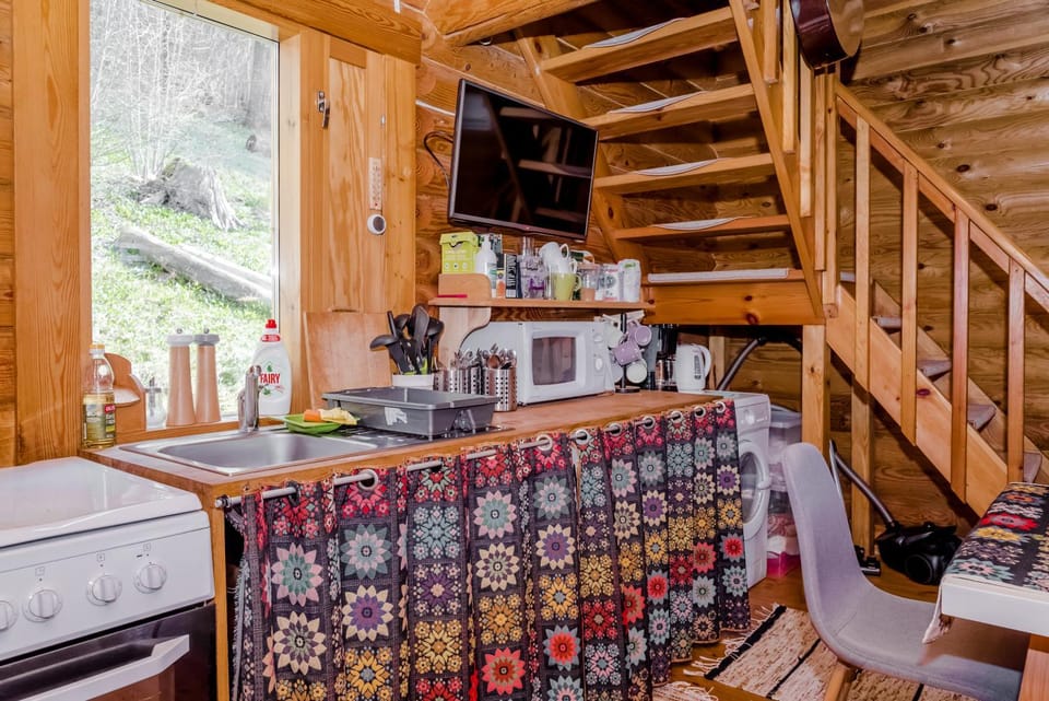 Kitchen or kitchenette, Dining area, Communal kitchen