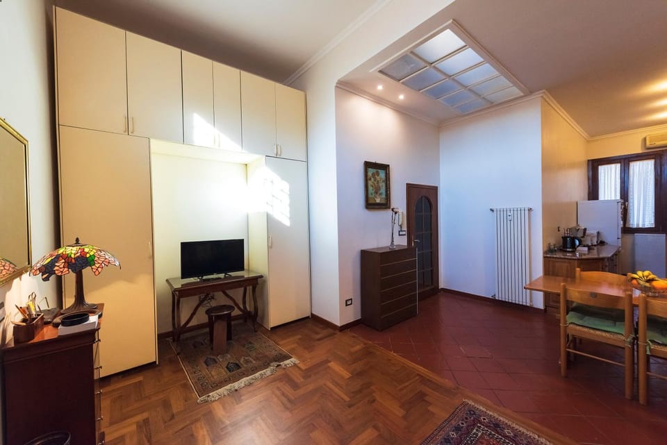 TV and multimedia, Living room, Photo of the whole room, Seating area, Dining area