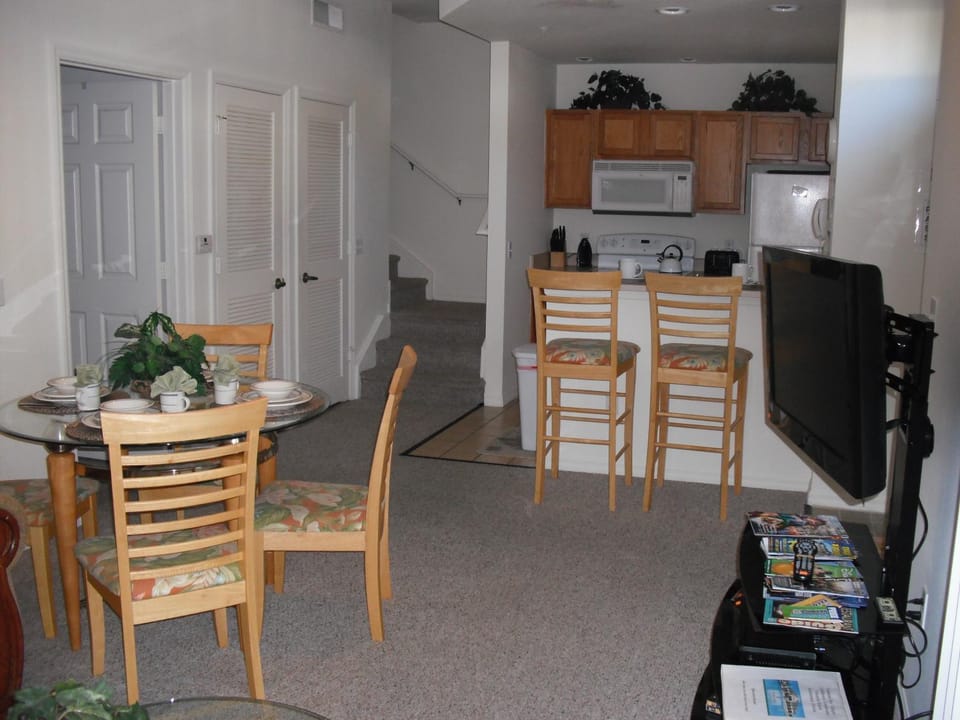 Kitchen or kitchenette, Living room