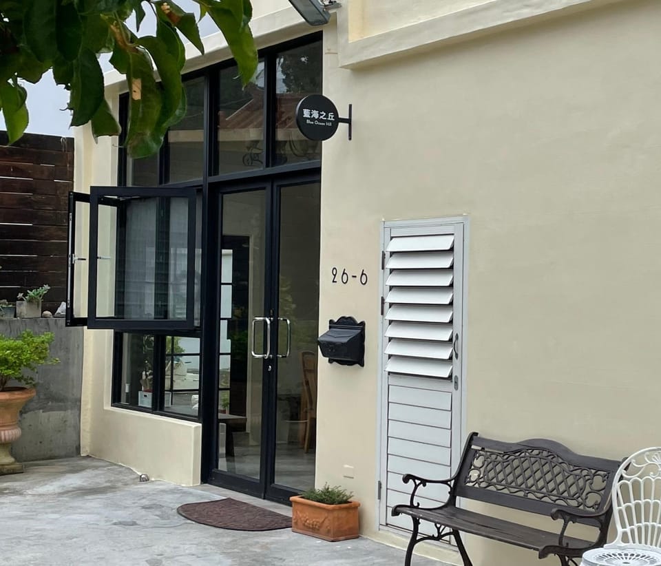 Patio, Facade/entrance