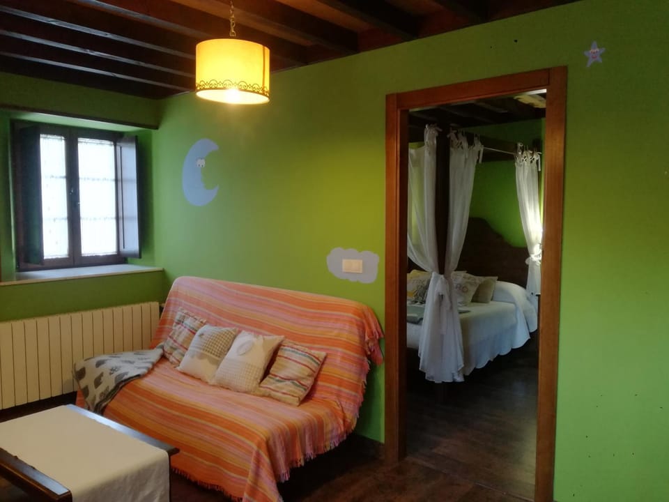 Photo of the whole room, Seating area