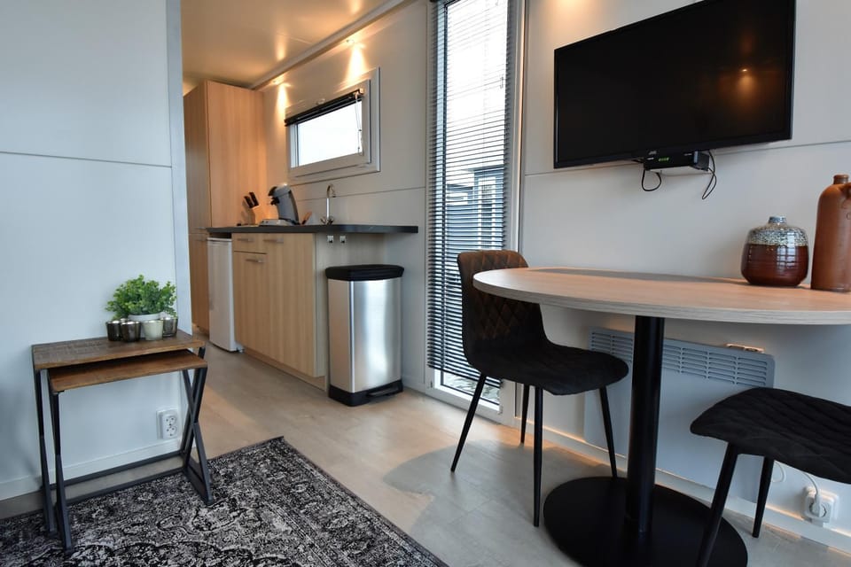 Cozy floating boatlodge "Maastricht". House in Maastricht