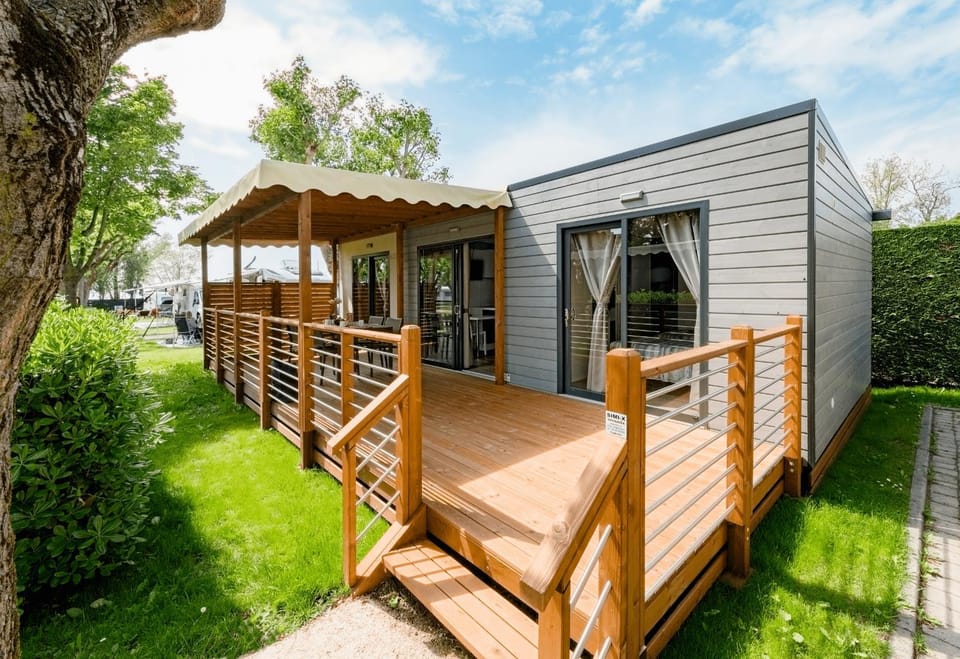 Property building, Balcony/Terrace