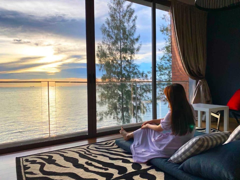People, Natural landscape, View (from property/room), Living room, Seating area, Sea view, Sunrise, Sunset, group of guests
