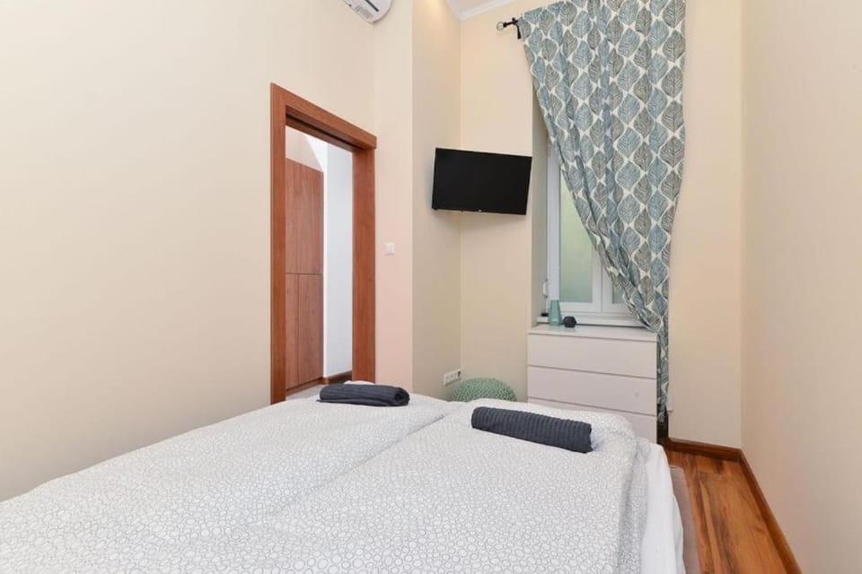 Bed, TV and multimedia, Bedroom, towels, wardrobe, air conditioner