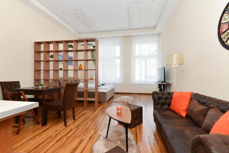 Bed, TV and multimedia, Seating area, Dining area