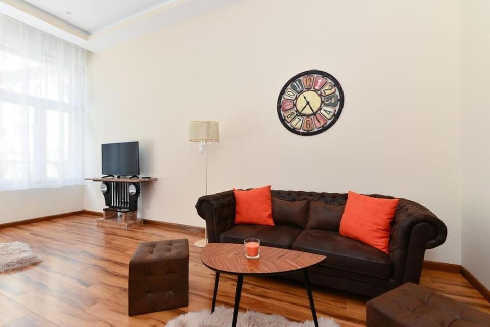 TV and multimedia, Seating area