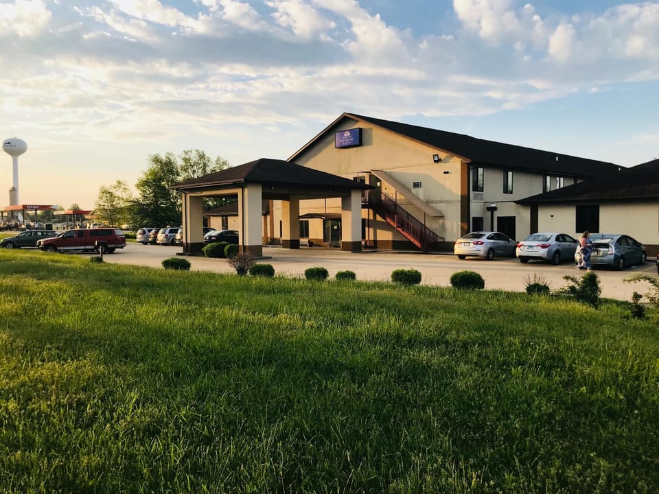 Pinckneyville Inn and Suites Motel in Illinois