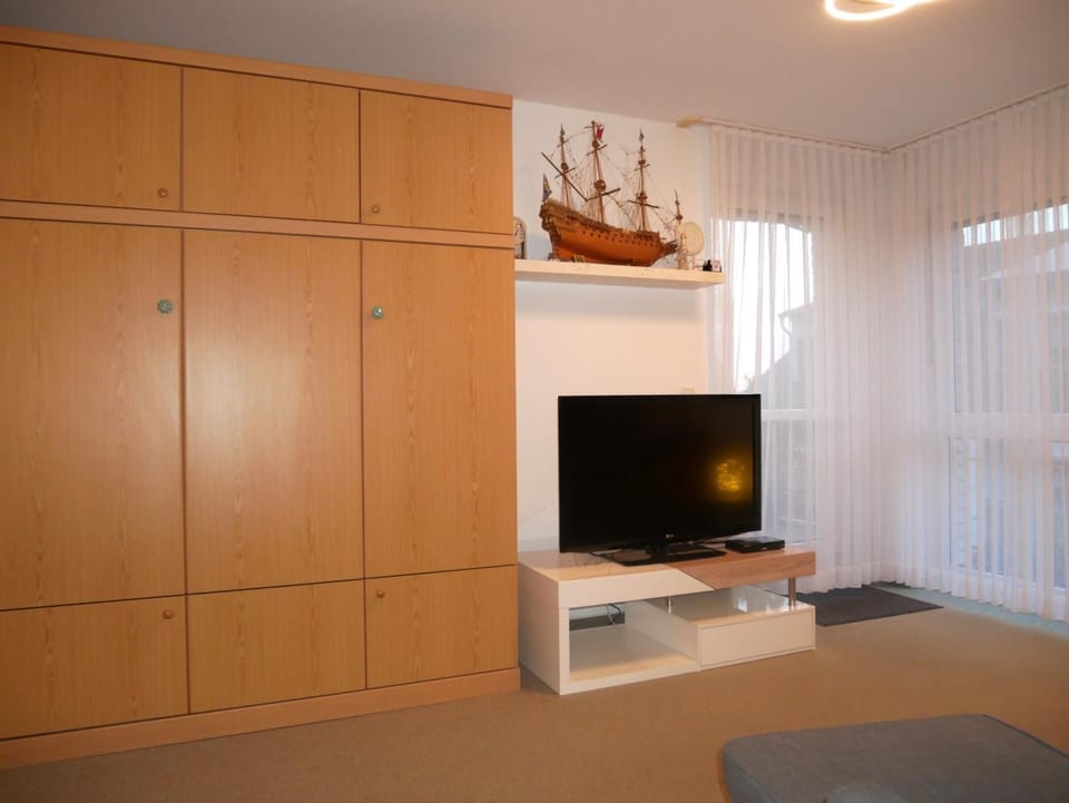 TV and multimedia, Living room, Bedroom