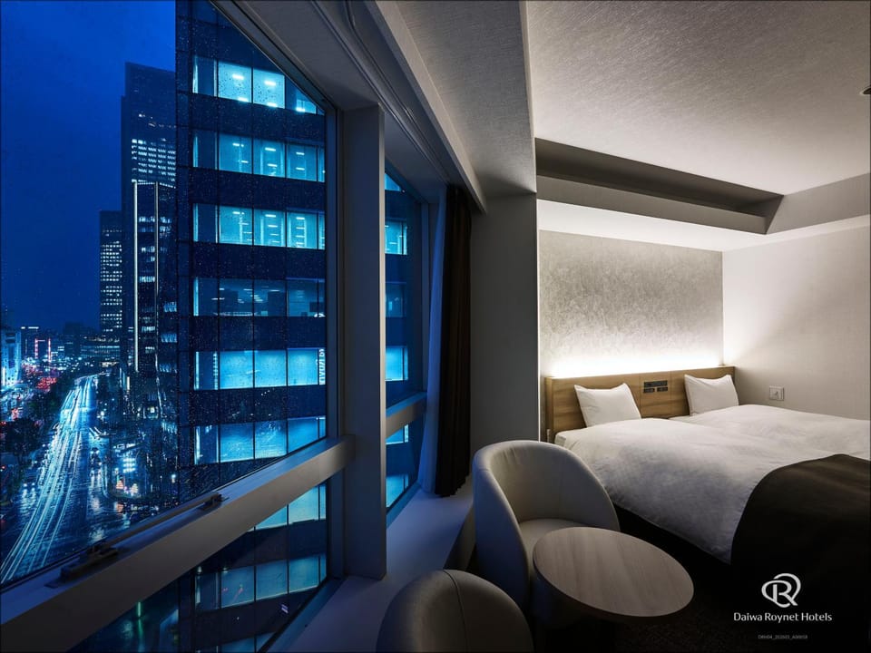 Bed, Night, Living room, Photo of the whole room, Bedroom, City view