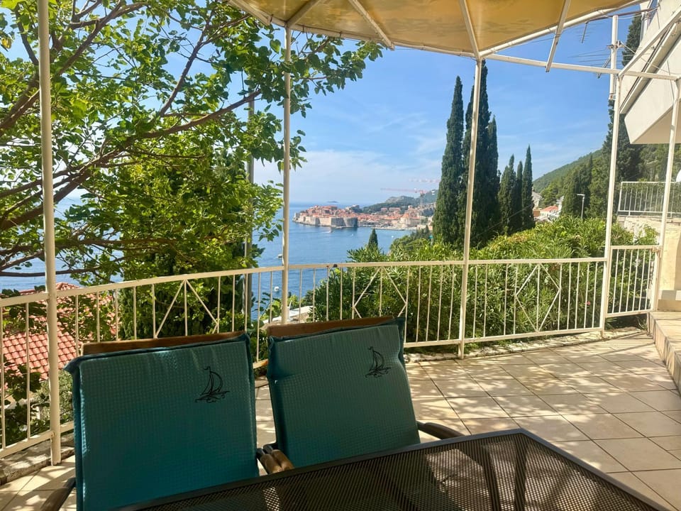 Perfect Sea View Terrace Apartment Zlatni Potok Apartment in Dubrovnik