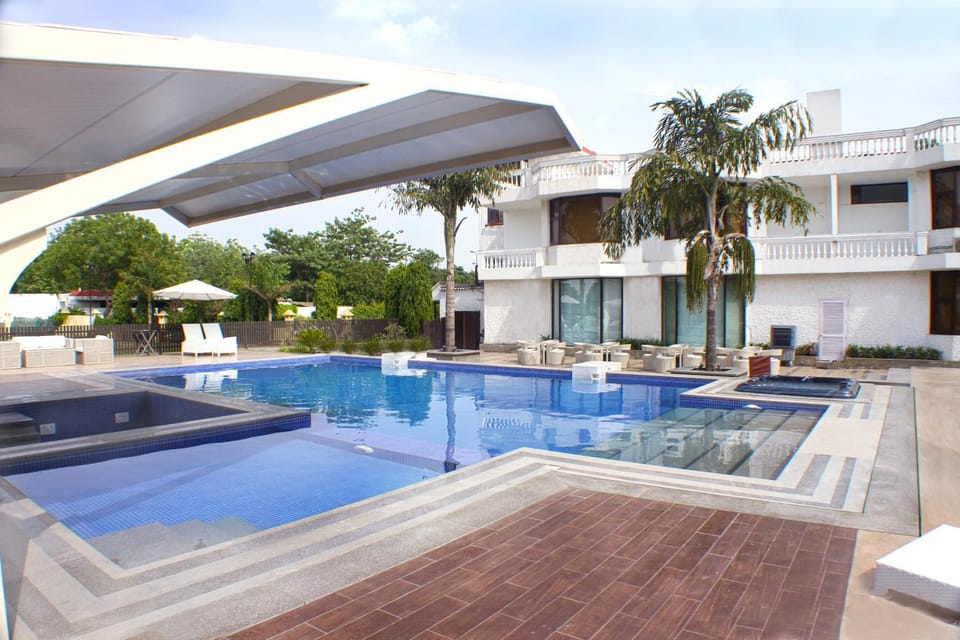 Swimming pool, Swimming pool