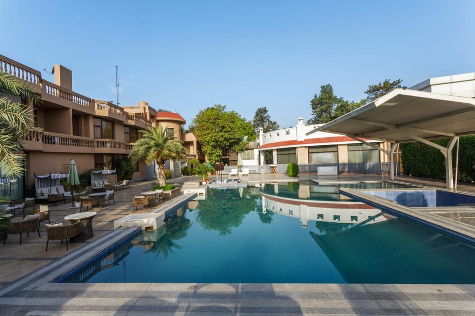 Swimming pool