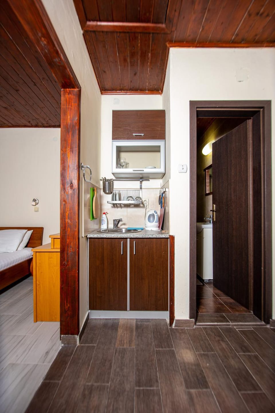 Kitchen or kitchenette, kitchen