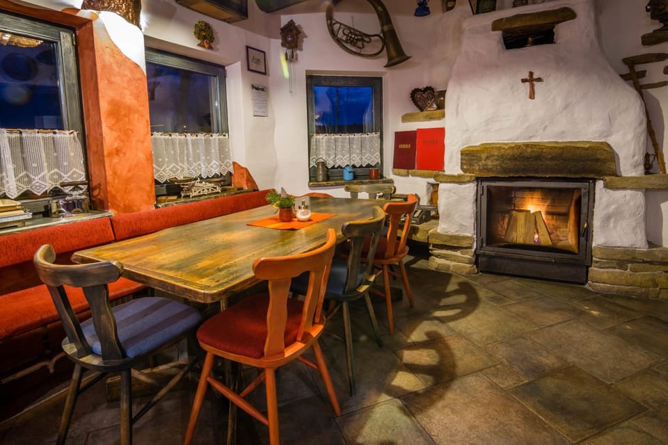Restaurant/places to eat, Seating area, Dining area