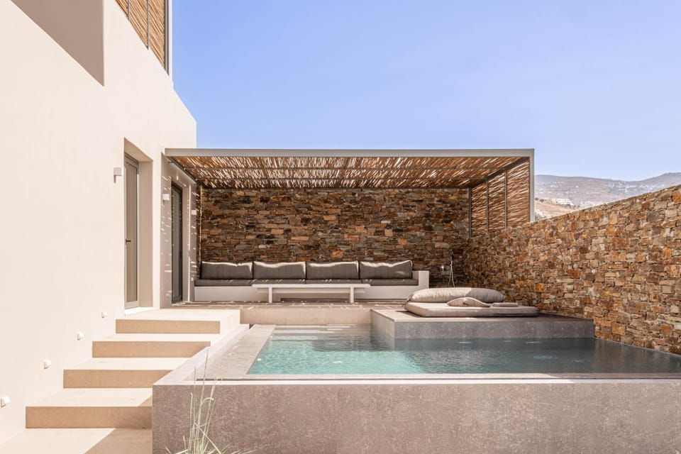 Patio, Swimming pool, sunbed